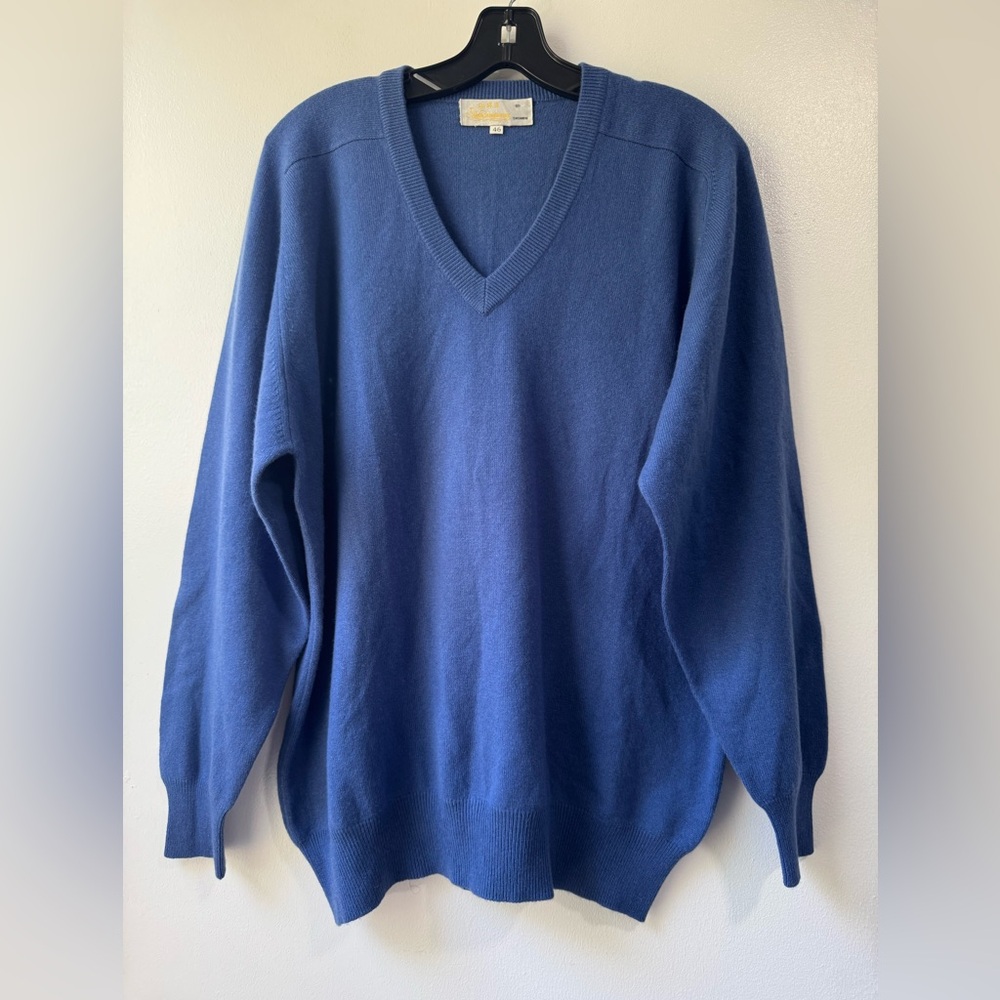 Shanljangwang Cashmere Classic Men's V-Neck Sweater in Deep Blue